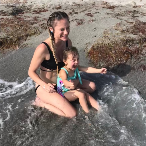 Meet your Posher, Cassandra - Picture 3 of 7